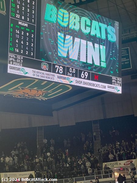 Hunter scores 22 in rivalry victory